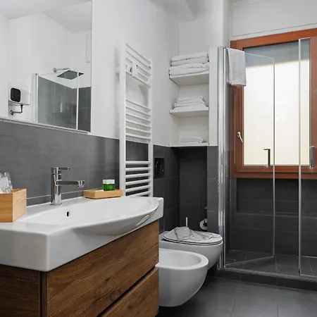 Διαμέρισμα New - Roncaglia - M4 Bolivr - Sforza Castel *